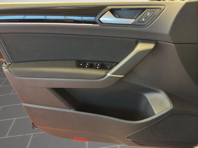 Volkswagen Touran 1.5 TSI DSG R-Line