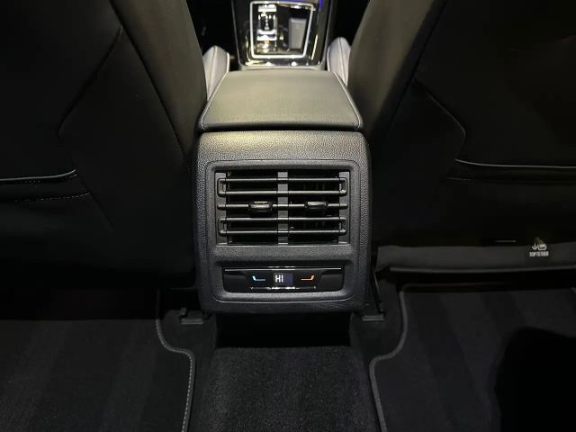 Volkswagen Golf 1.5 eTSI DSG R-Line Style