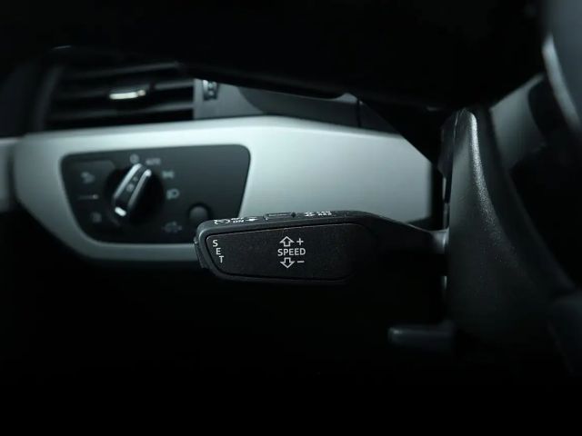 Audi A4 30 TDI Avant S-Line