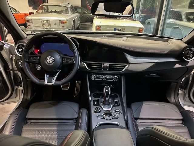 Alfa Romeo Giulia Q4