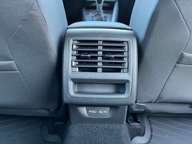 Volkswagen Golf Life Variant