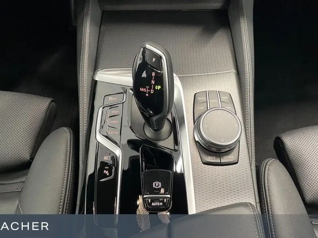 BMW 530 530e M-Sport Sedan