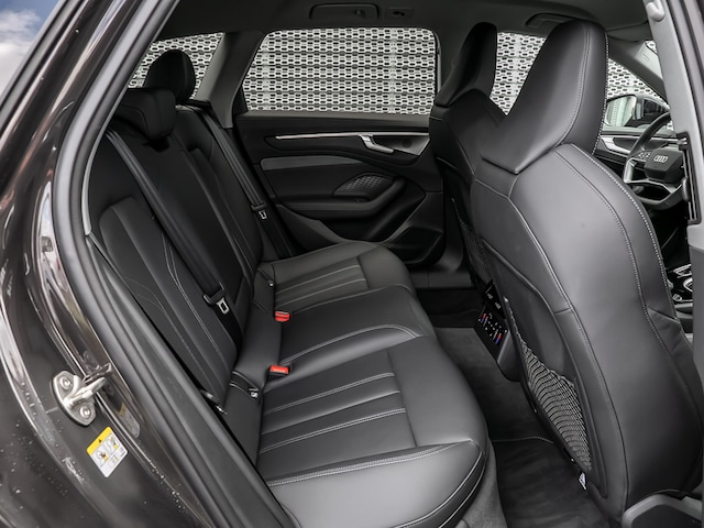 Audi A6 Avant Quattro S-Tronic