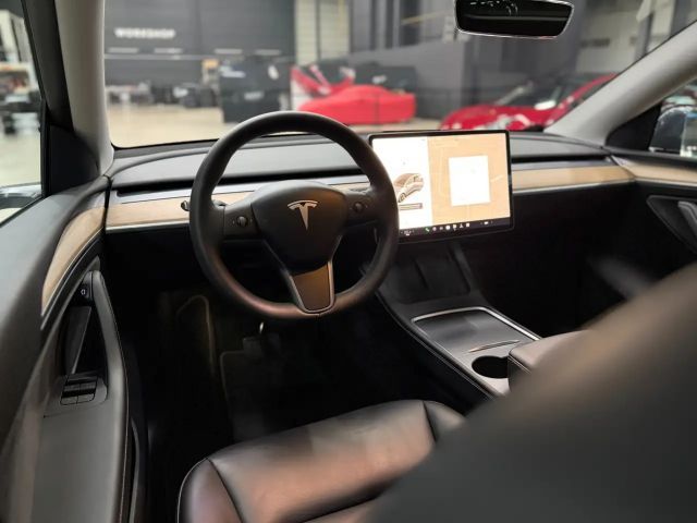 Tesla Model Y AWD Long Range
