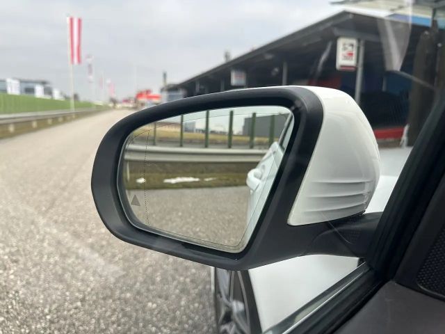 Mercedes-Benz C 220 4MATIC C 220 d Sedan