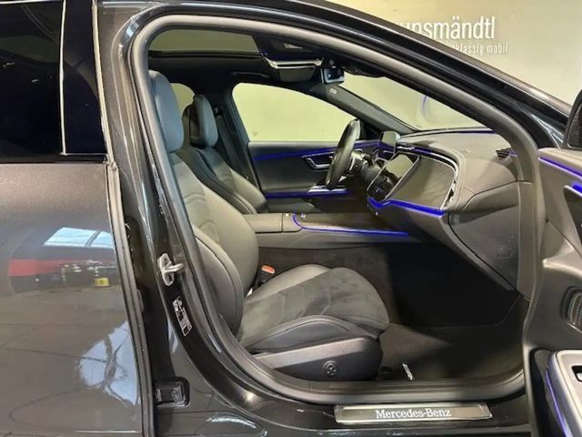 Mercedes-Benz E 220 AMG Line E 220 d Sedan