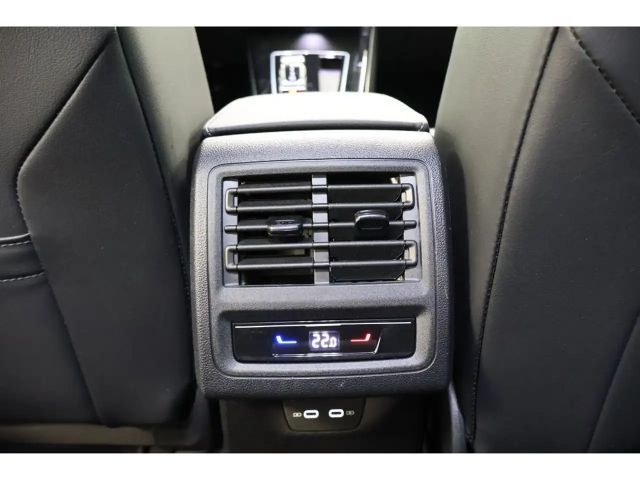 Volkswagen Golf 2.0 TDI DSG Golf VIII Style