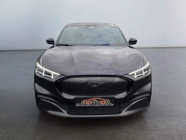 Ford Mustang Mach-E AWD Standard range