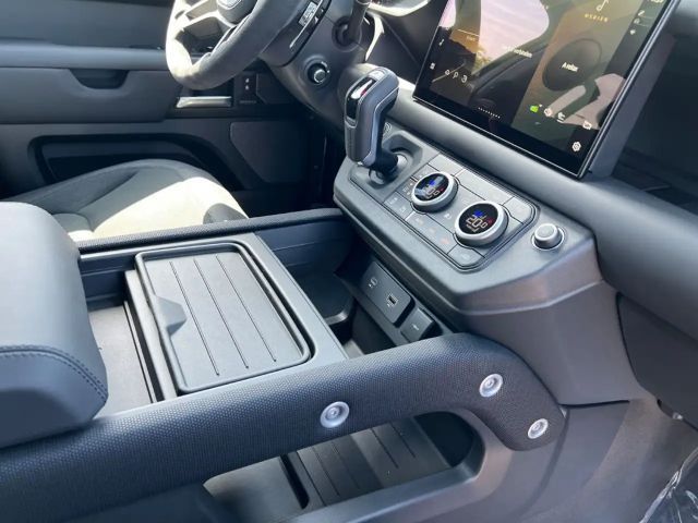 Land Rover Defender 110