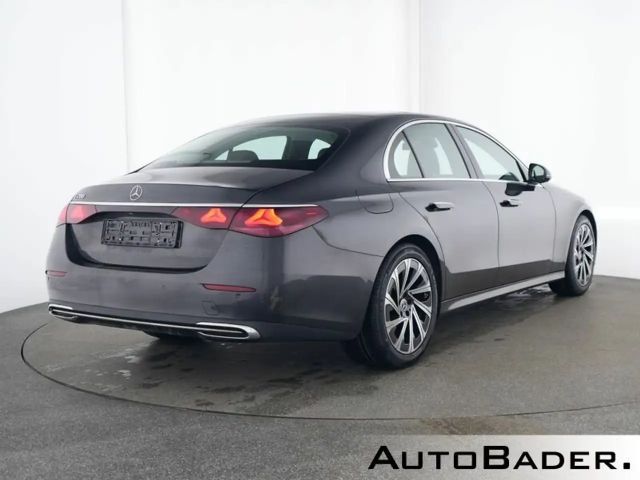 Mercedes-Benz E 200 AVANTGARDE Sedan