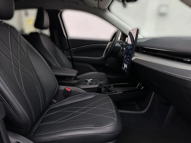 Ford Mustang Mach-E ST Line