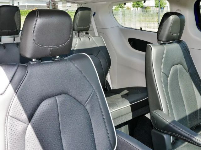 Chrysler Pacifica Limited