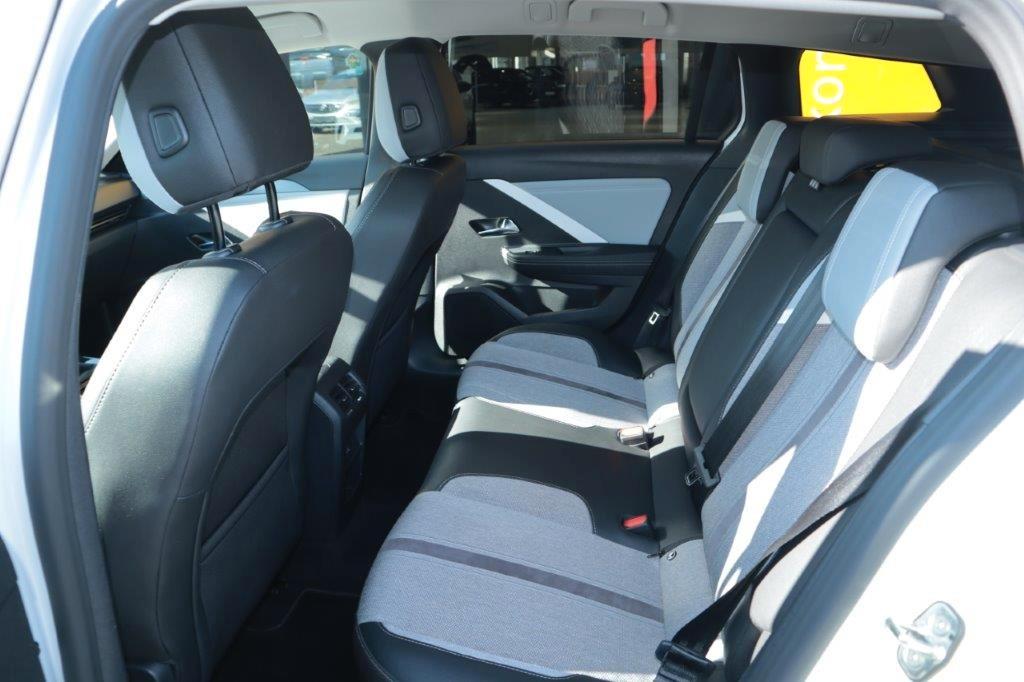 Opel Astra 1.2 Turbo Elegance Sports Tourer