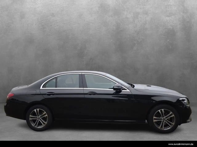 Mercedes-Benz E 200 Sedan