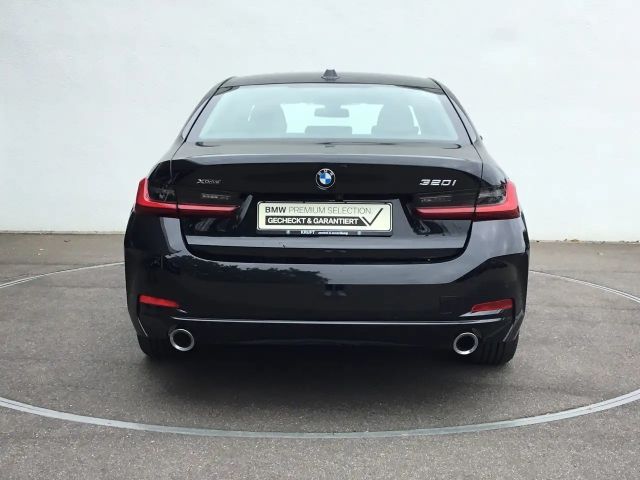 BMW 320 320i Sedan xDrive