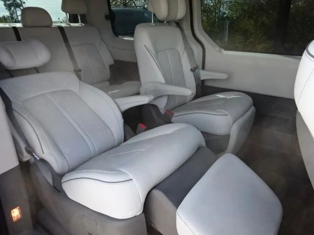 Hyundai Staria Signature