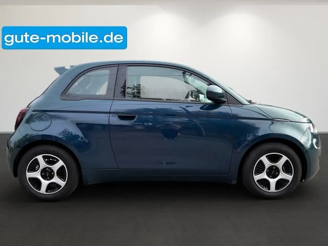 Fiat 500e Action