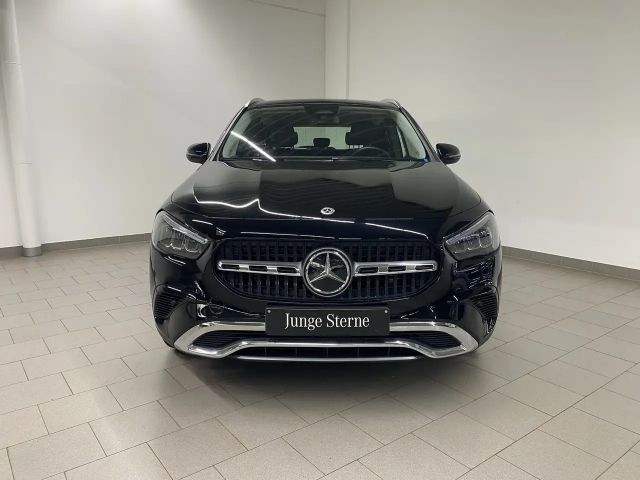 Mercedes-Benz GLA 180 LED+AHK+KAMERA+EASY-PACK+SITZHZG+NAVI