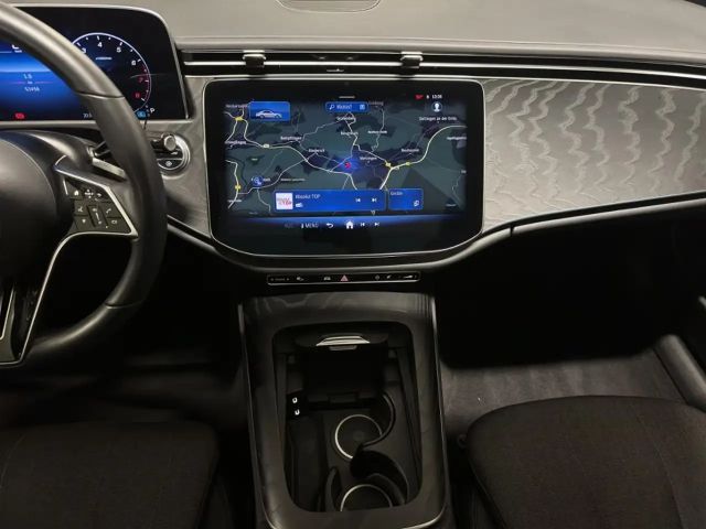 Mercedes-Benz E 200 AVANTGARDE Sedan