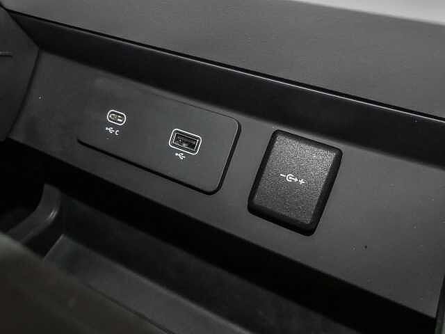 Land Rover Defender 110 Dynamic SE