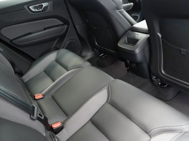 Volvo XC60 AWD Dark Plus