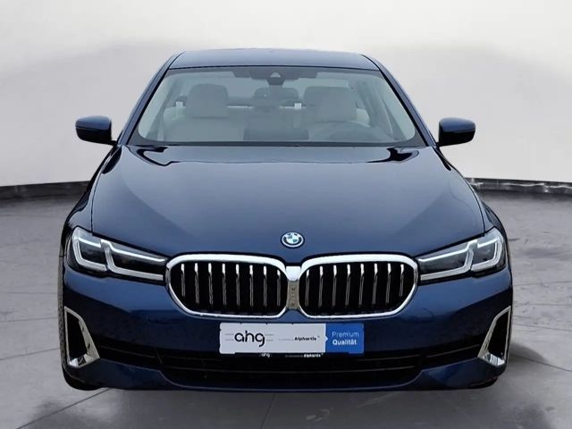 BMW 530 530e Luxury Line Sedan