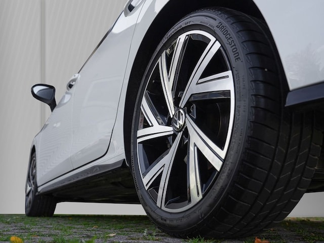 Volkswagen Golf 2.0 TSI DSG Golf VIII R-Line