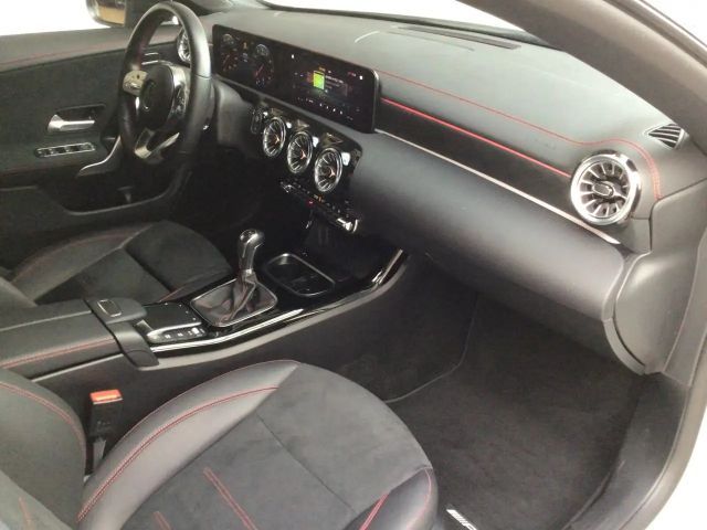 Mercedes-Benz CLA 200 AMG Line Shooting Brake