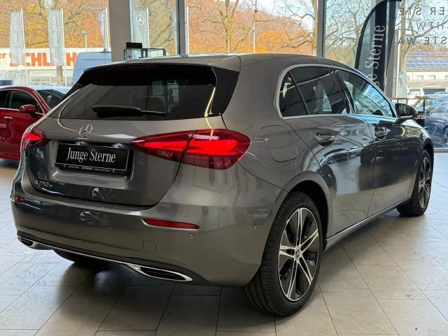 Mercedes-Benz A 250 A 250 e