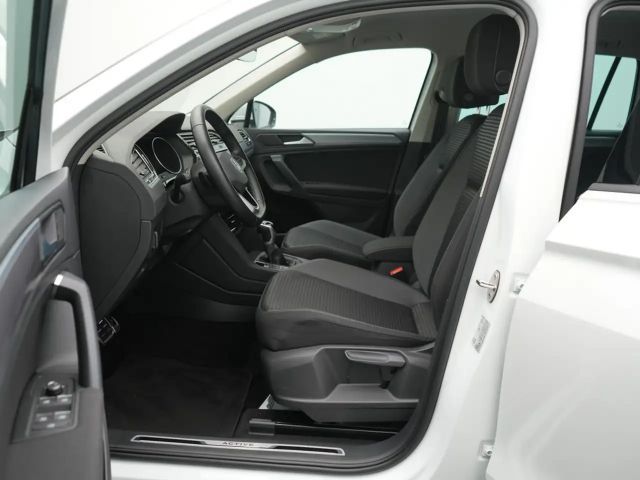 Volkswagen Tiguan Active NAVI AHK KEYLESS LED PDC CARPLAY