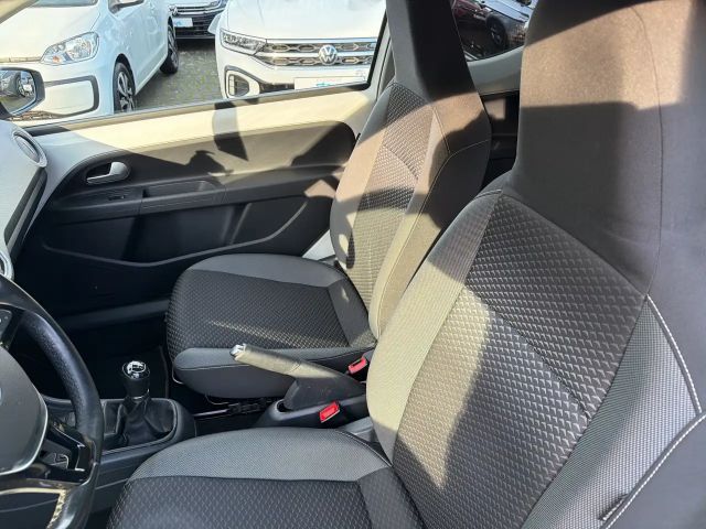 Volkswagen up! Active