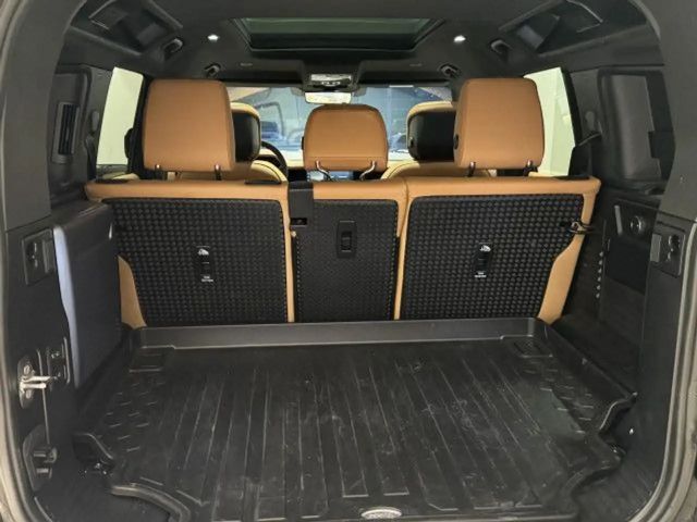 Land Rover Defender 110