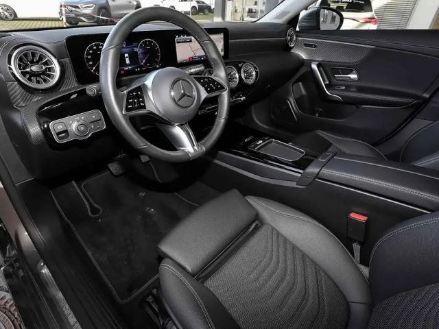 Mercedes-Benz CLA 180 DISTRONIC+TOTWINKEL+360°