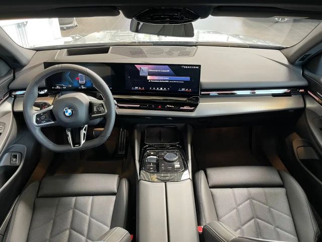 BMW 520 520d M-Sport Sedan