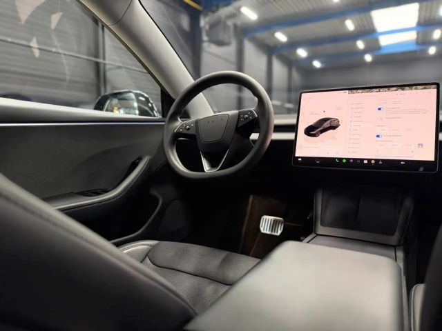 Tesla Model 3 RWD