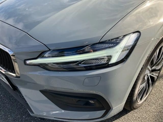 Volvo V60 Core Hybrid