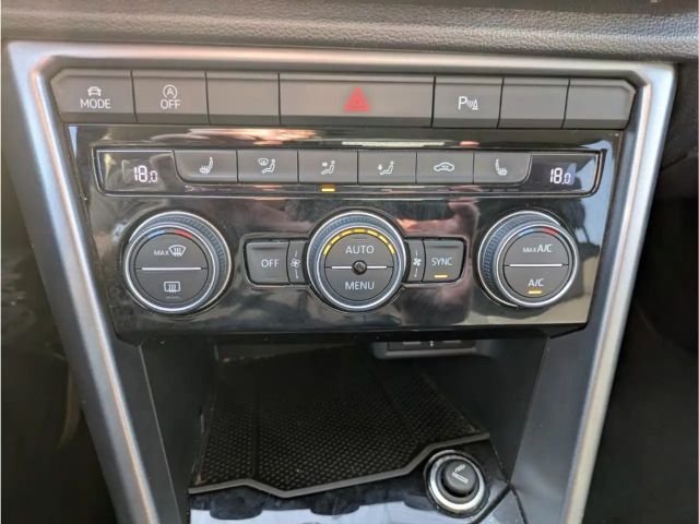 Volkswagen T-Roc Active Navi LED ACC SHZ Temp El. Heckklappe Apple