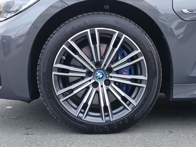 BMW 330 330e M-Sport Touring xDrive