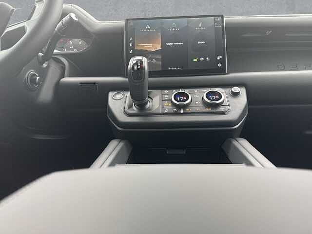 Land Rover Defender 110