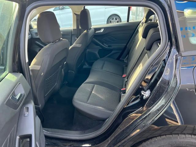 Ford Focus Cool & Connect EcoBoost Wagon