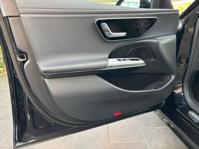 Mercedes-Benz E 200 AVANTGARDE Sedan