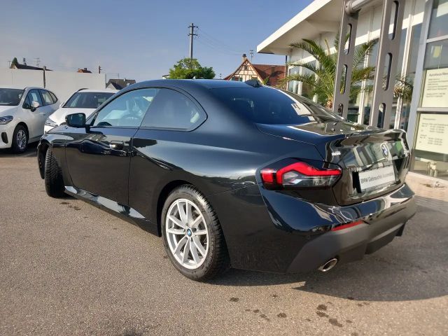 BMW 220 220i Coupé