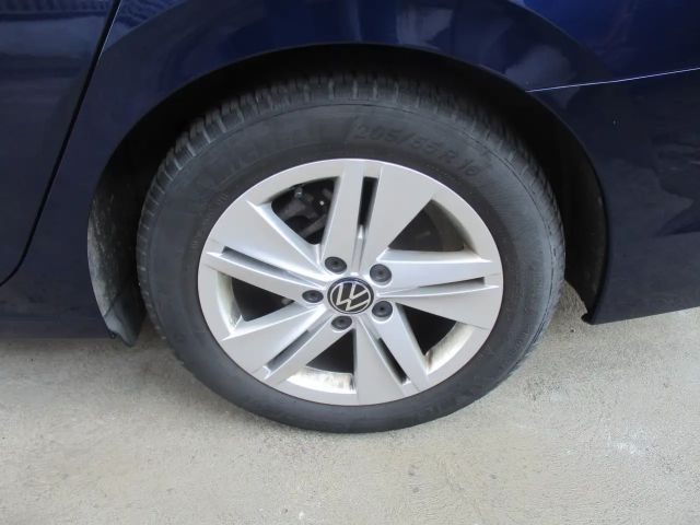 Volkswagen Golf Life Variant