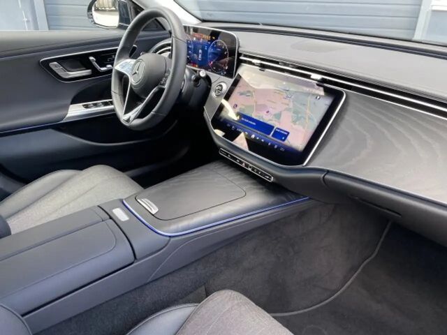 Mercedes-Benz E 200 AVANTGARDE Sedan