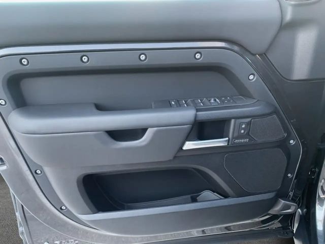 Land Rover Defender 110