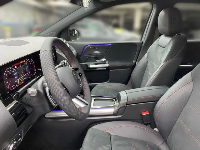 Mercedes-Benz B 200 AMG Line Sedan