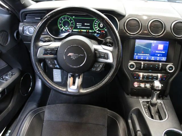 Ford Mustang Fastback GT 5.0 V8