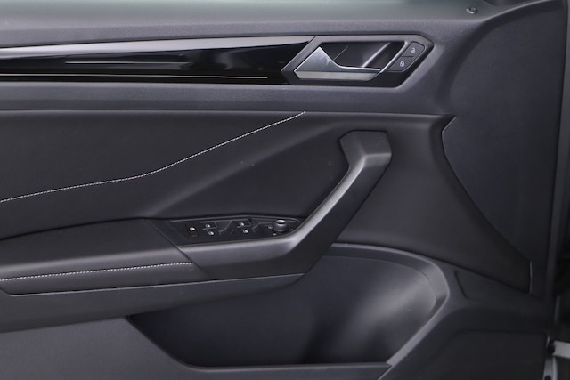 Volkswagen T-Roc T-Roc 1.5 TSI DSG R-Line LED+ ACC Kamera App Navi