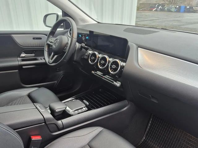 Mercedes-Benz B 180 B 180 d