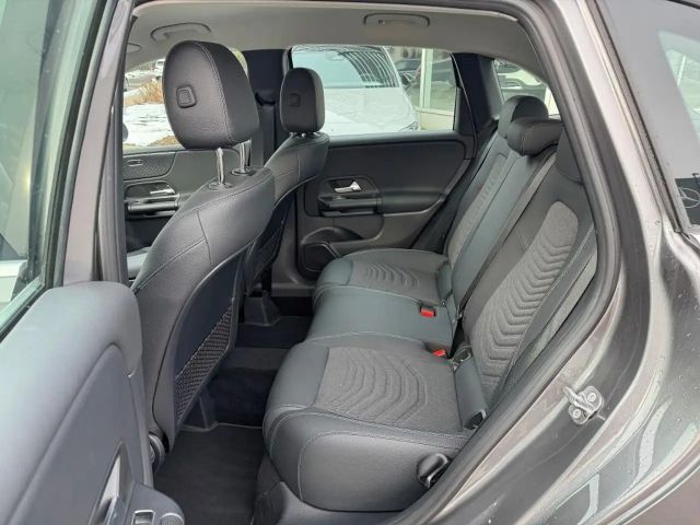 Mercedes-Benz B 180 EntryAdvance AHK Kamera WinterP+M&S16" LED